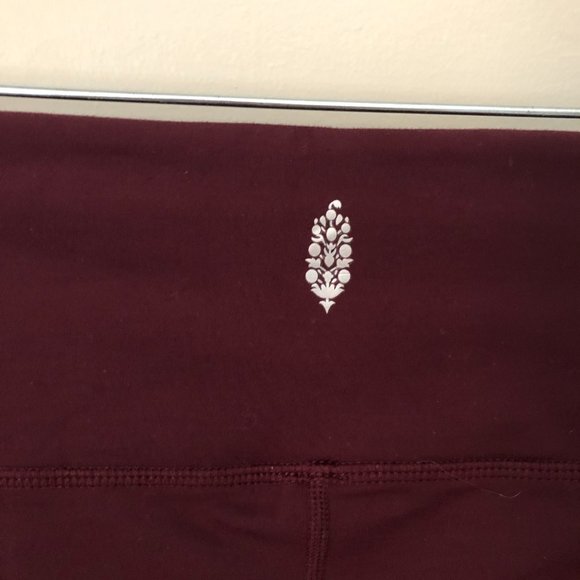 Free people movement 7/8 high rise leggings with lettuce ruffle seams size M - Picture 4 of 8